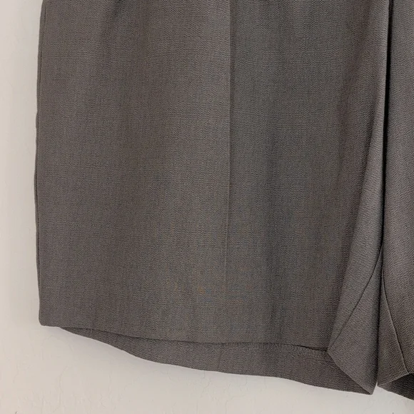 NWT Topshop Tailored Pleat Front Gray Brown Bermuda Flow Shorts - Size 6 Petite - Picture 3 of 9